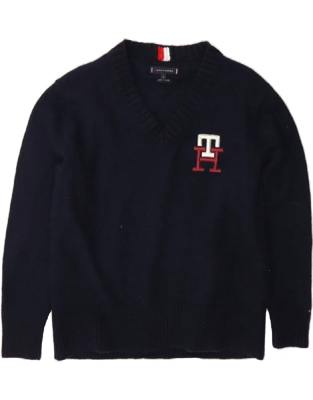 TOMMY HILFIGER Mens Graphic V-Neck Jumper Sweater Medium Navy Blue Wool Open Front Closed Front Wrap Front TOMMY HILFIGER Mens Graphic V-Neck Jumper Sweater Medium Navy Blue Wool Open Front Closed Front Wrap Front