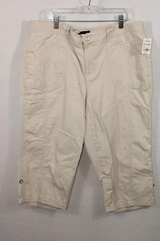 Jones New York Capri Pants | Size 14 Fashionable Tapered Leg Pants