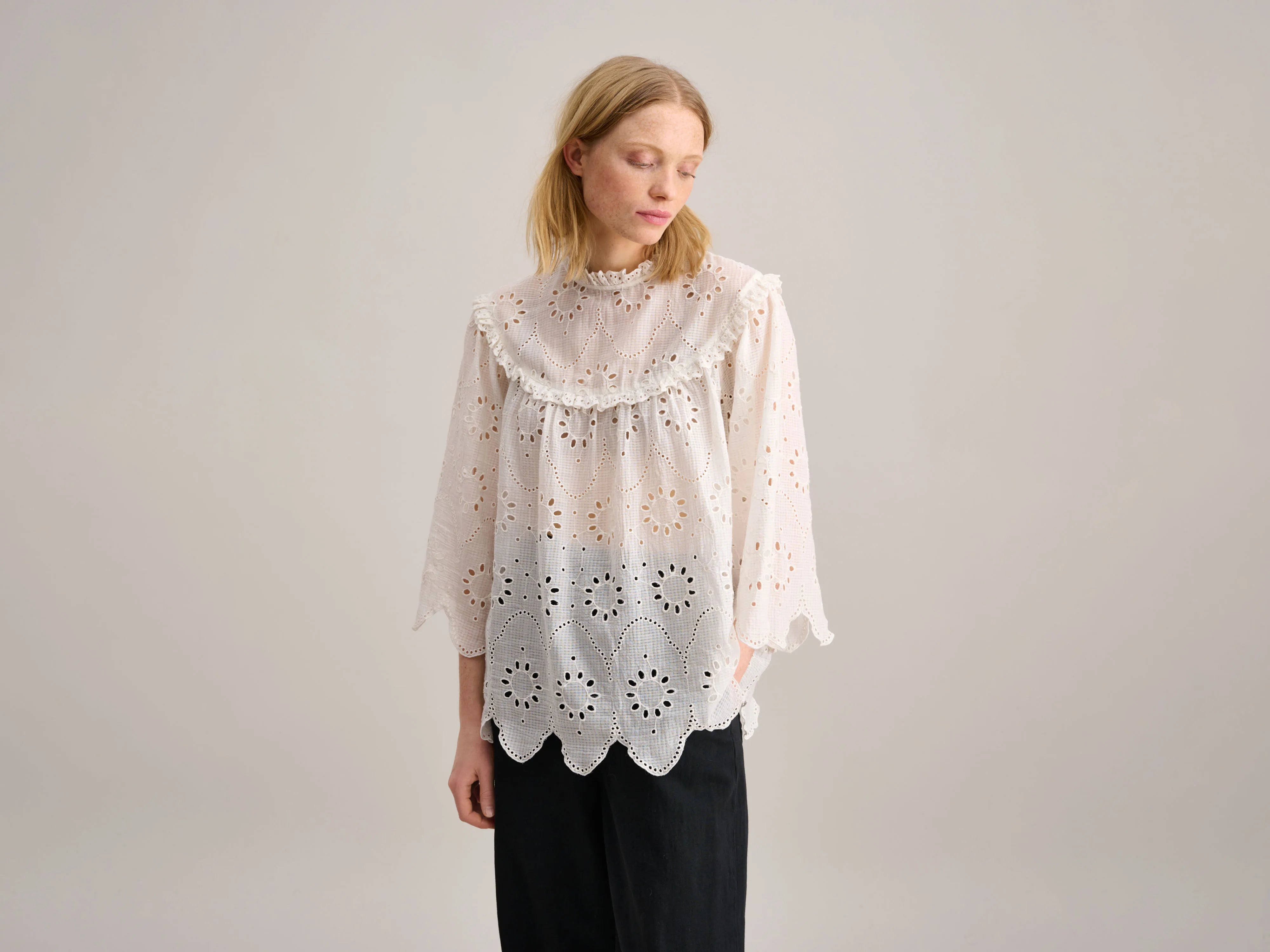 Calais Blouse (232 / W / NATURAL) Chic Off-Shoulder Blouse