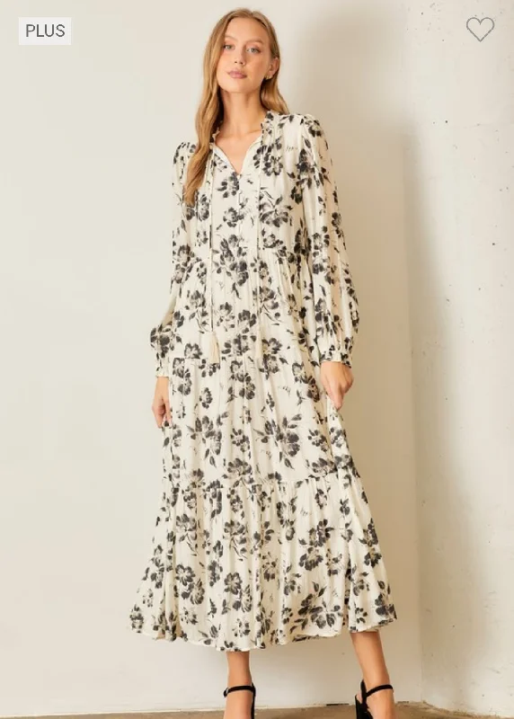 “Always On Time” Plus Maxi Dress in Black Fashionable High-Low Maxi Dress