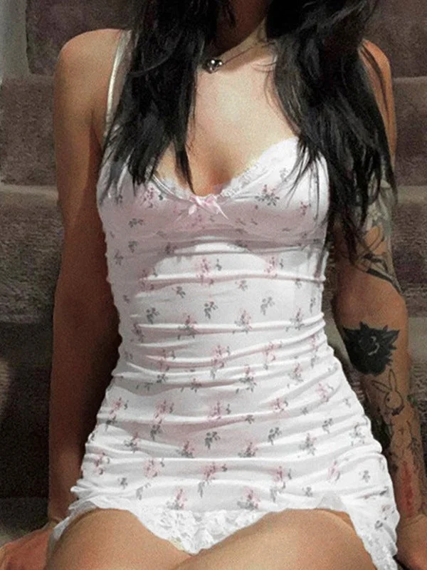 BerryBetty - Lace Trim Floral Mini Dress Fashionable Boho-Chic Mini Dress